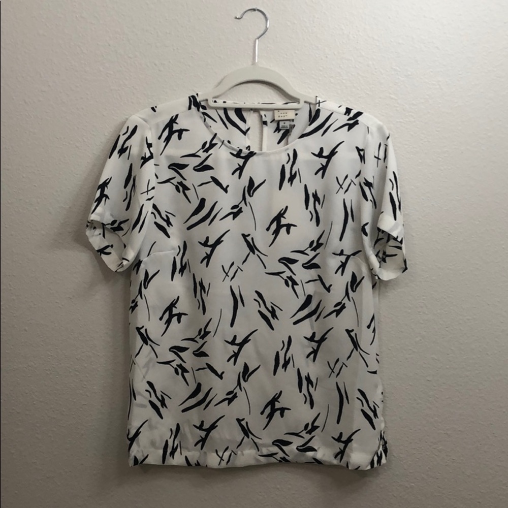 Black + white short sleeve blouse